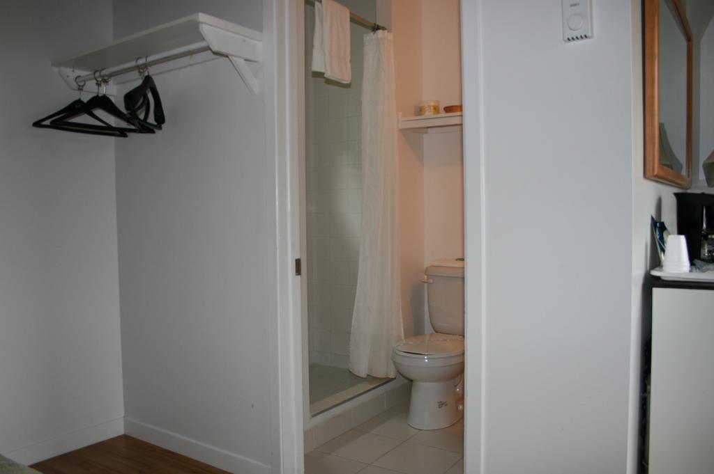 La Cuillere A Pot Hotel Saint-Donat-de-Montcalm Room photo