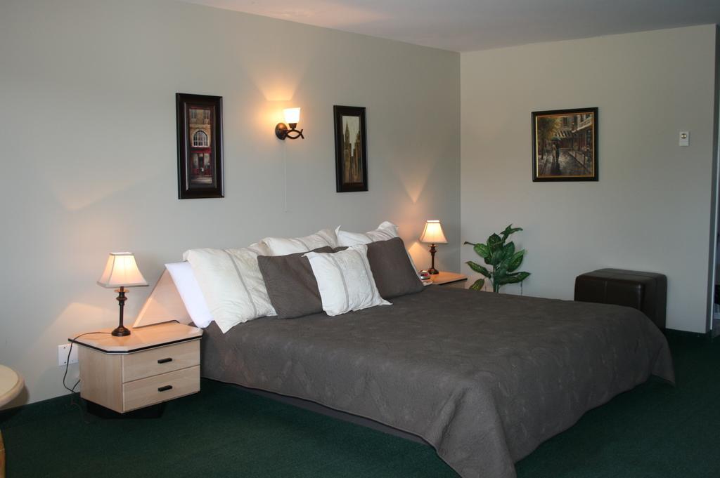 La Cuillere A Pot Hotel Saint-Donat-de-Montcalm Room photo