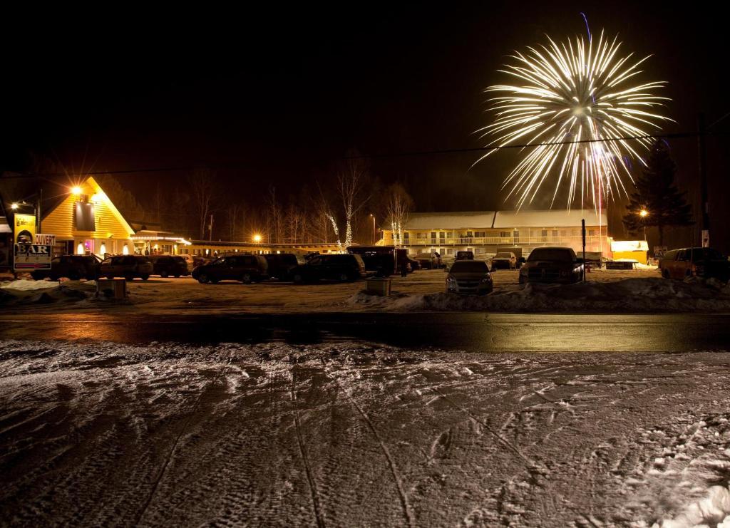La Cuillere A Pot Hotel Saint-Donat-de-Montcalm Exterior photo