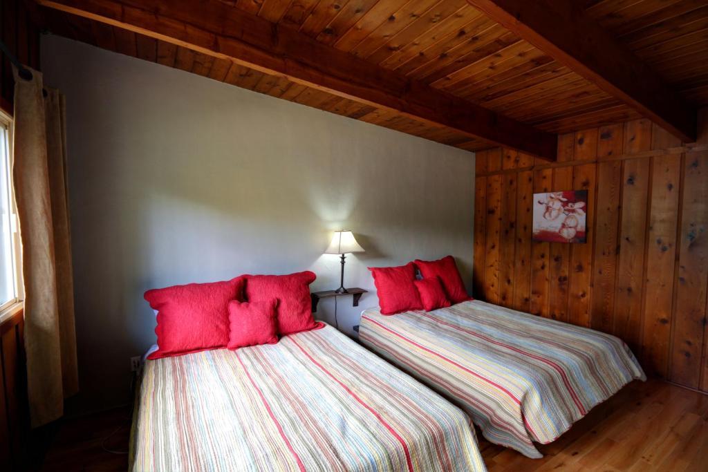 La Cuillere A Pot Hotel Saint-Donat-de-Montcalm Exterior photo
